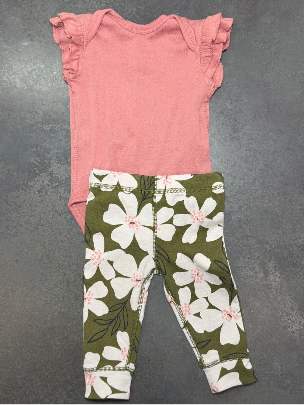 Carter’s 6M Mauve Ruffle Sleeve Bodysuit Floral Leggings 2-Piece Outfit Set
